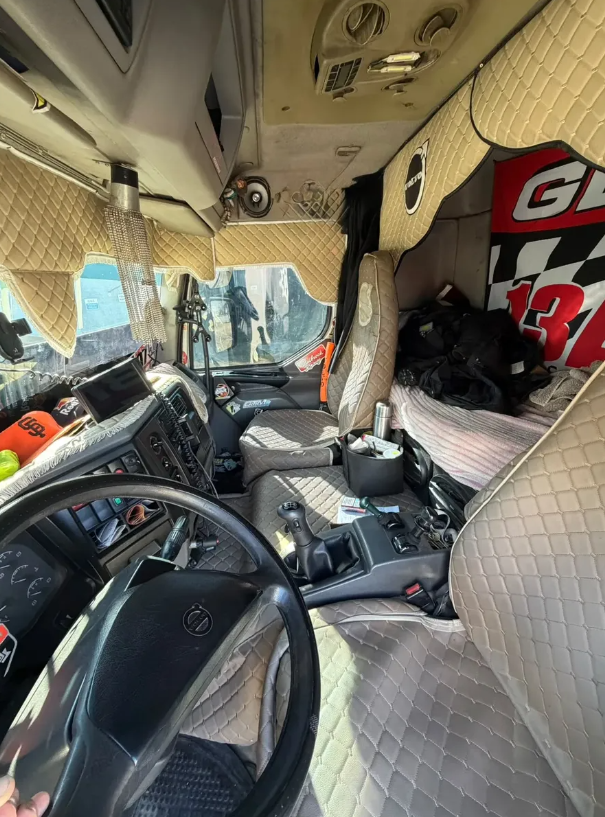 VOLVO VM-310 - Imagen 4
